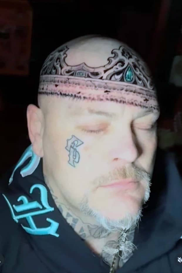 18 Bizarre Tattoos With Unclear Meanings (18 photos)