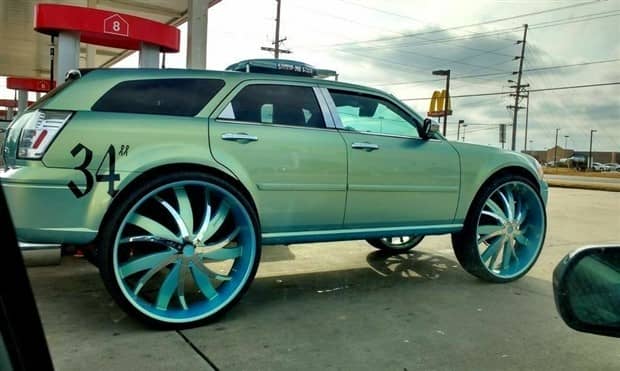 25 Cars Featuring Insanely Big Wheels (25 photos)