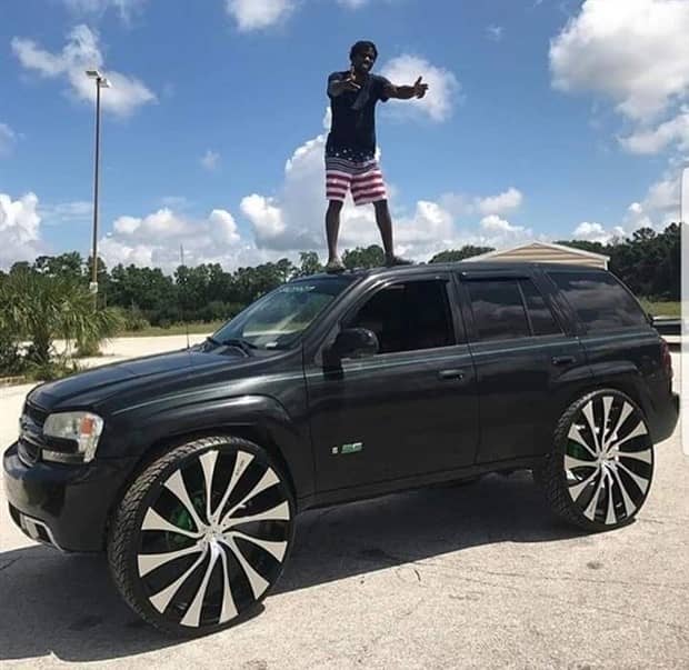 25 Cars Featuring Insanely Big Wheels (25 photos)