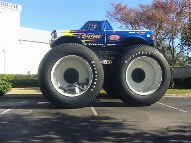 25 Cars Featuring Insanely Big Wheels (25 photos)
