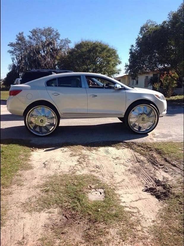 25 Cars Featuring Insanely Big Wheels (25 photos)