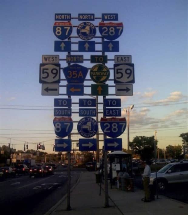 confusing street signs 11 Confusing Street Signs Nobody Understands (32 photos)