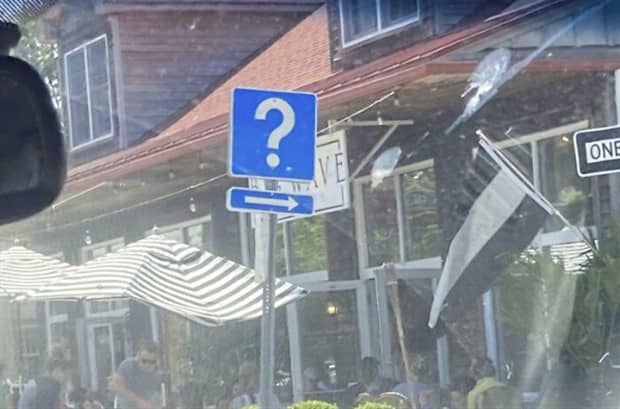 confusing street signs 20 Confusing Street Signs Nobody Understands (32 photos)