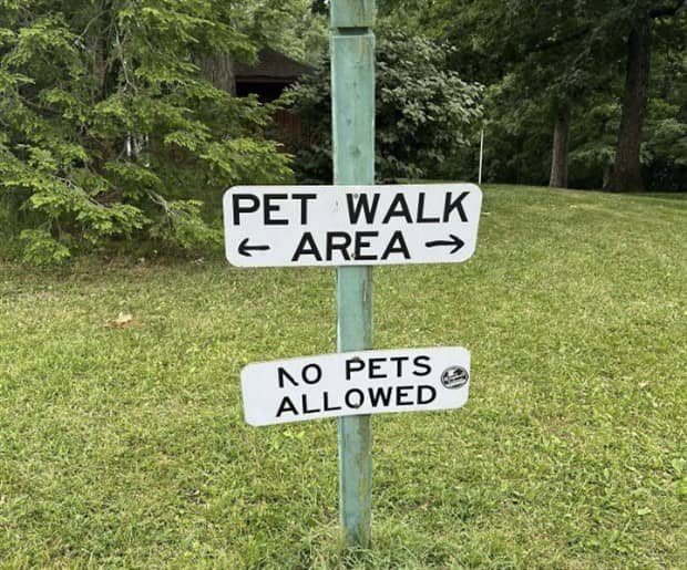 confusing street signs 22 Confusing Street Signs Nobody Understands (32 photos)