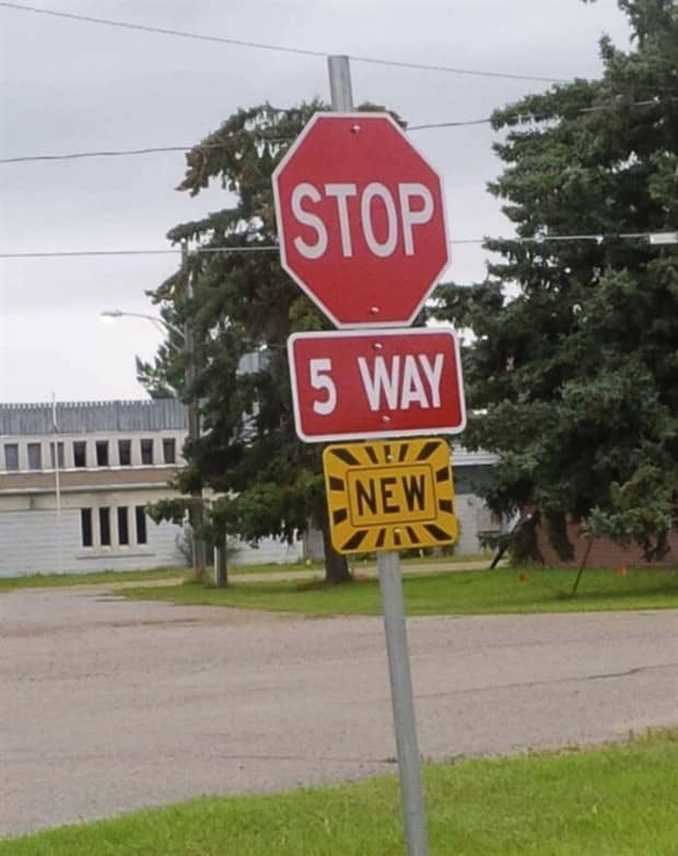 confusing street signs 24 Confusing Street Signs Nobody Understands (32 photos)