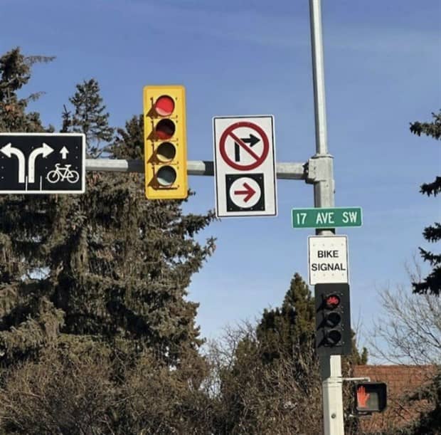 confusing street signs 9 Confusing Street Signs Nobody Understands (32 photos)
