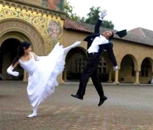 Wild Wedding Photos Mocking Formal Traditions (31 photos)