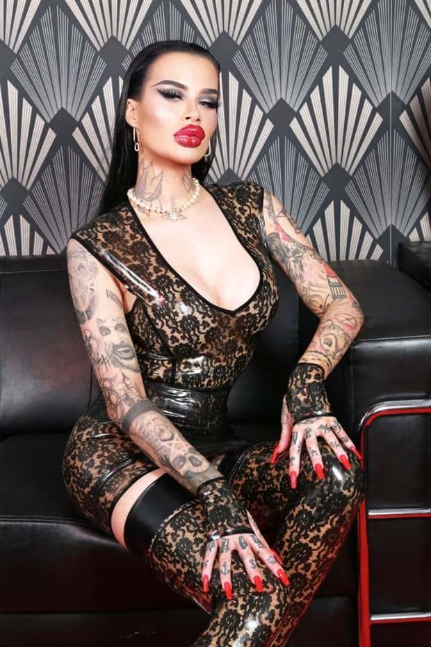 Fetisch Barbie Pushes Limits of Fillers (11 photos)