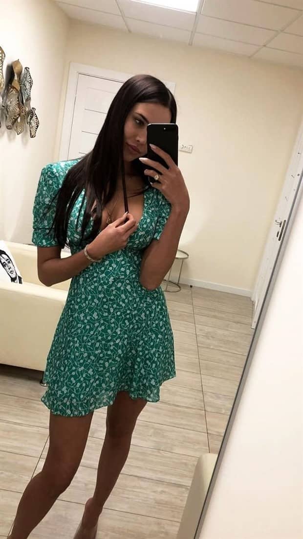 hot selfies 1 Hot Girls Taking a Selfie #10 (18 photos)