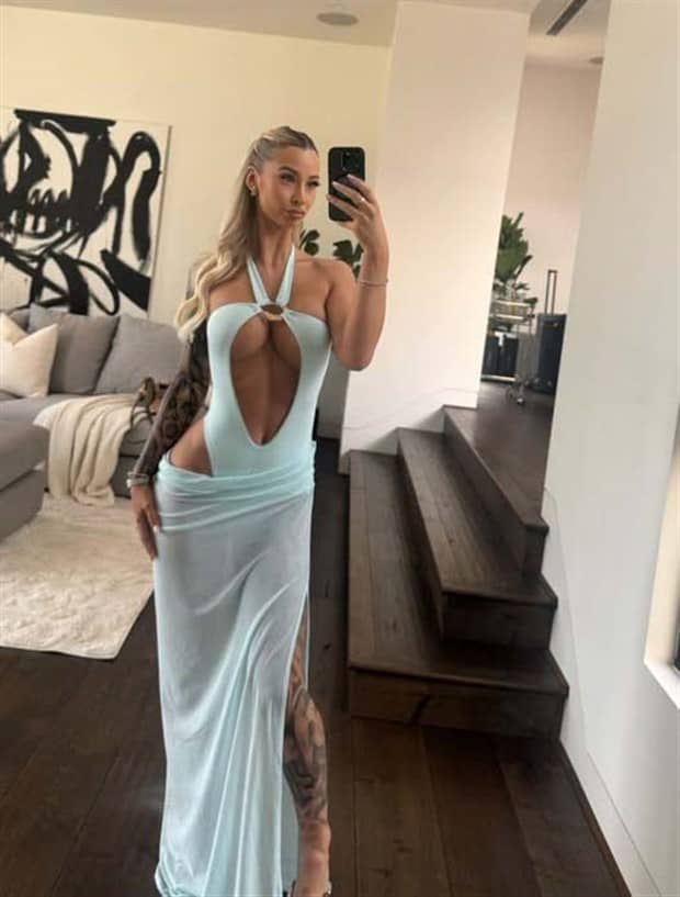 hot selfies 3 Hot Girls Taking a Selfie #10 (18 photos)