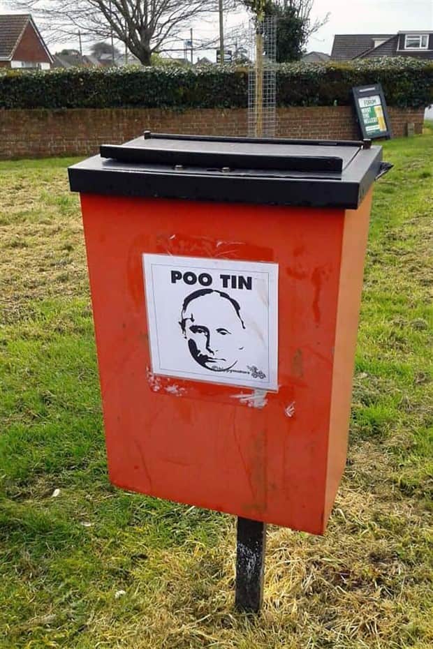 Funny Vandalism That Was Weirdly Wholesome (26 photos)