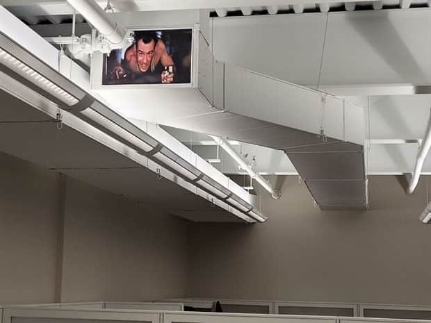 Funny Vandalism That Was Weirdly Wholesome (26 photos)