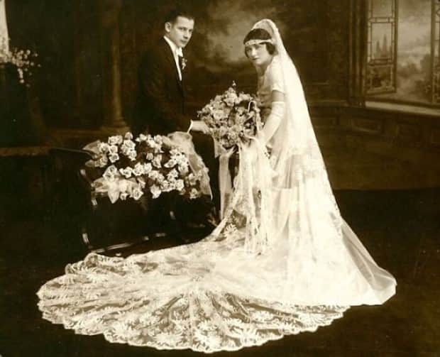 retro wedding photos 17 Timeless Love in Vintage Wedding Photos (28 photos)