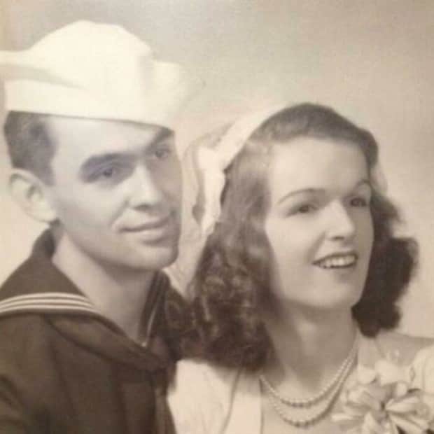 retro wedding photos 21 Timeless Love in Vintage Wedding Photos (28 photos)