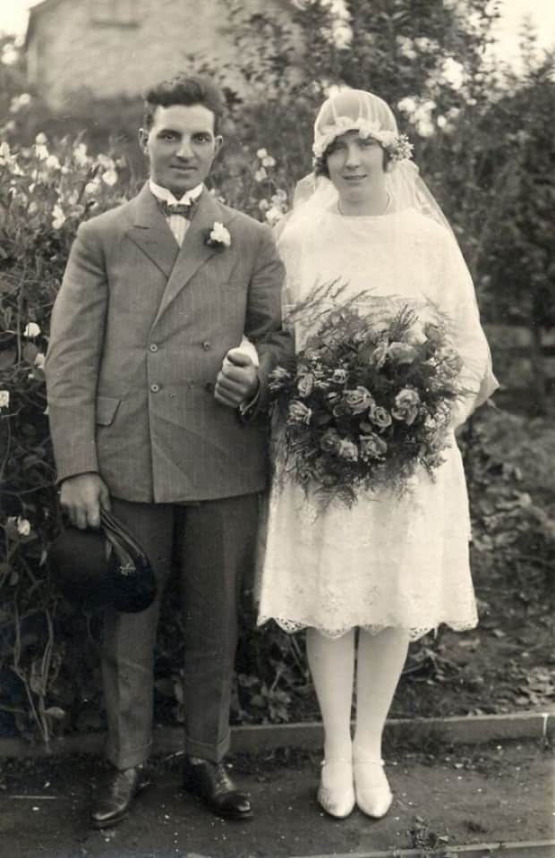 retro wedding photos 22 Timeless Love in Vintage Wedding Photos (28 photos)