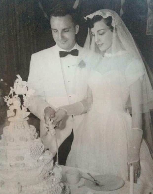 retro wedding photos 23 Timeless Love in Vintage Wedding Photos (28 photos)