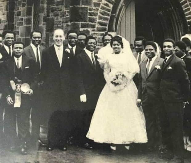 retro wedding photos 24 Timeless Love in Vintage Wedding Photos (28 photos)