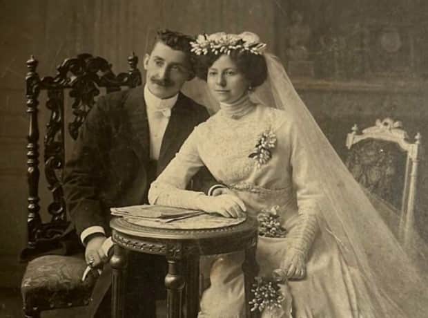 retro wedding photos 28 Timeless Love in Vintage Wedding Photos (28 photos)