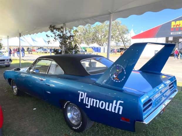 Classic Muscle Cars That Still Hit Hard (36 photos)