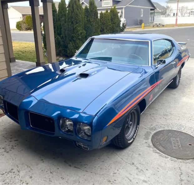 Classic Muscle Cars That Still Hit Hard (36 photos)