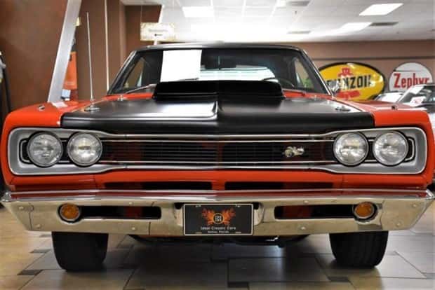 Classic Muscle Cars That Still Hit Hard (36 photos)