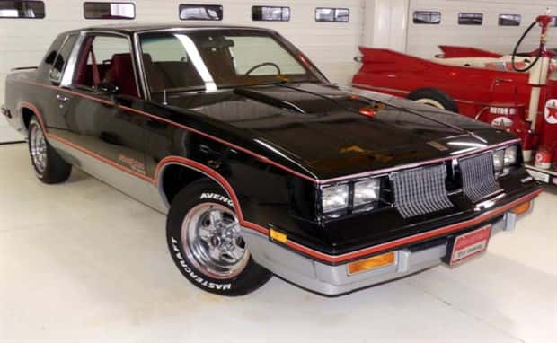 Classic Muscle Cars That Still Hit Hard (36 photos)