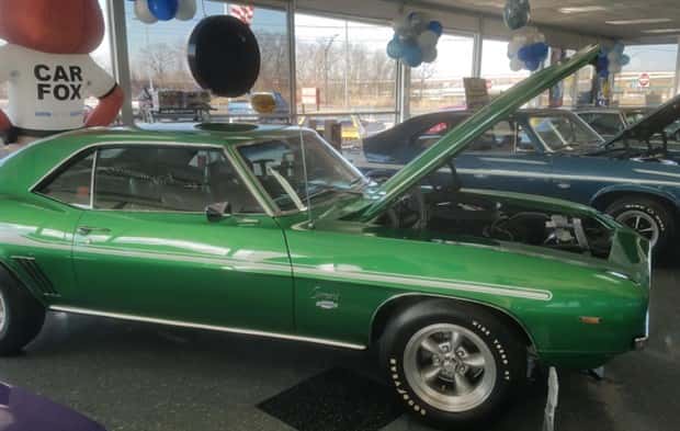 Classic Muscle Cars That Still Hit Hard (36 photos)