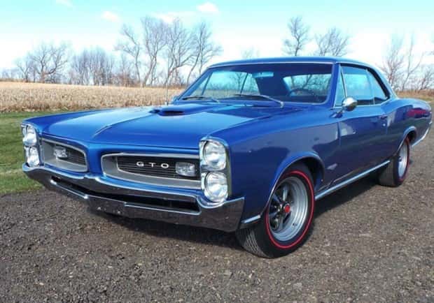 Classic Muscle Cars That Still Hit Hard (36 photos)