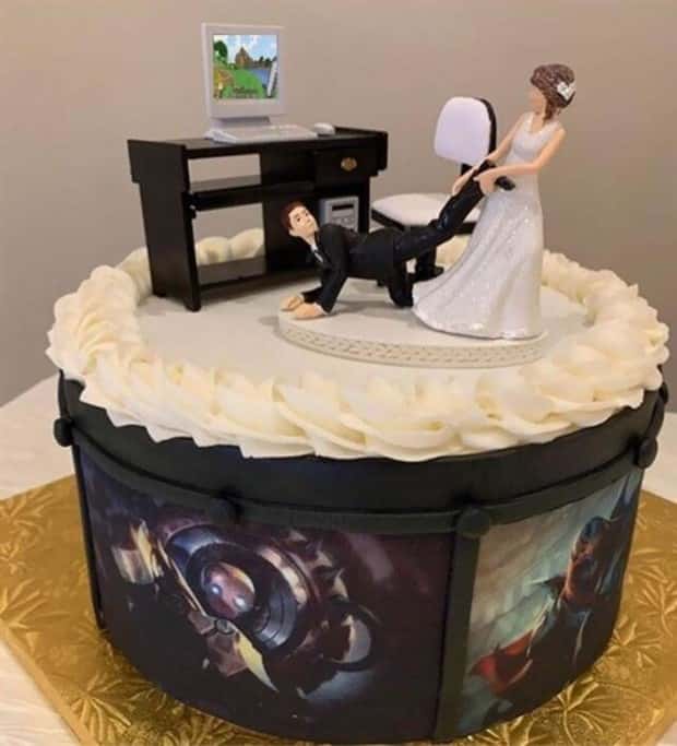 Crazy Wedding Cakes For Brave Couples (26 photos)