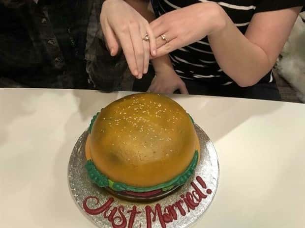 Crazy Wedding Cakes For Brave Couples (26 photos)