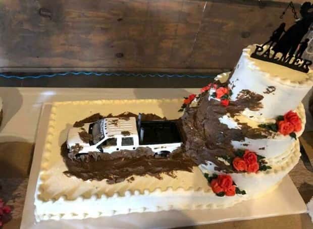 Crazy Wedding Cakes For Brave Couples (26 photos)