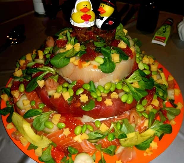 Crazy Wedding Cakes For Brave Couples (26 photos)