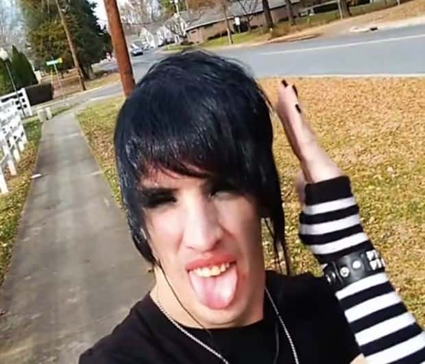 Emo Kids Screaming With Pure Cringe (20 photos)