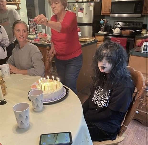 Emo Kids Screaming With Pure Cringe (20 photos)