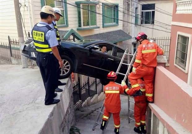 Insane Driving Fails #27 (25 photos)