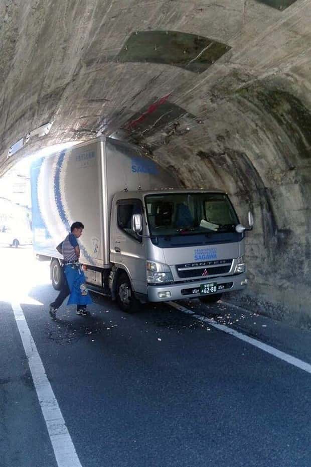 Insane Driving Fails #27 (25 photos)