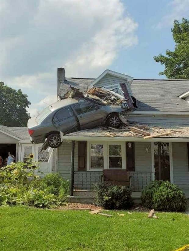 Insane Driving Fails #27 (25 photos)