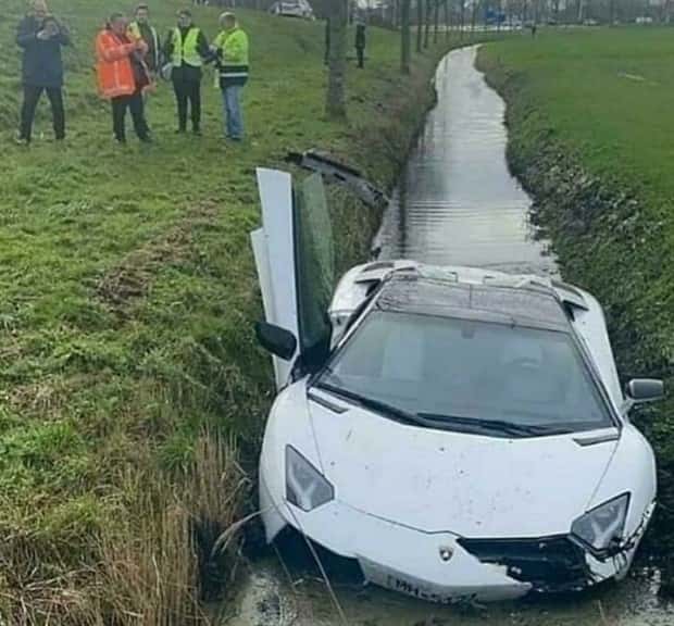 Insane Driving Fails #27 (25 photos)