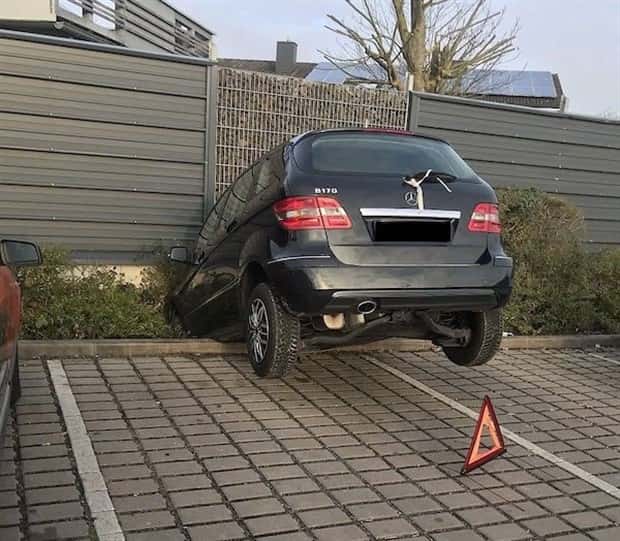 Insane Driving Fails #27 (25 photos)
