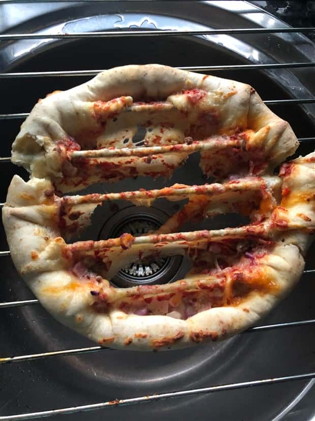 30 Pizza Fails That Hit Hard (30 photos)