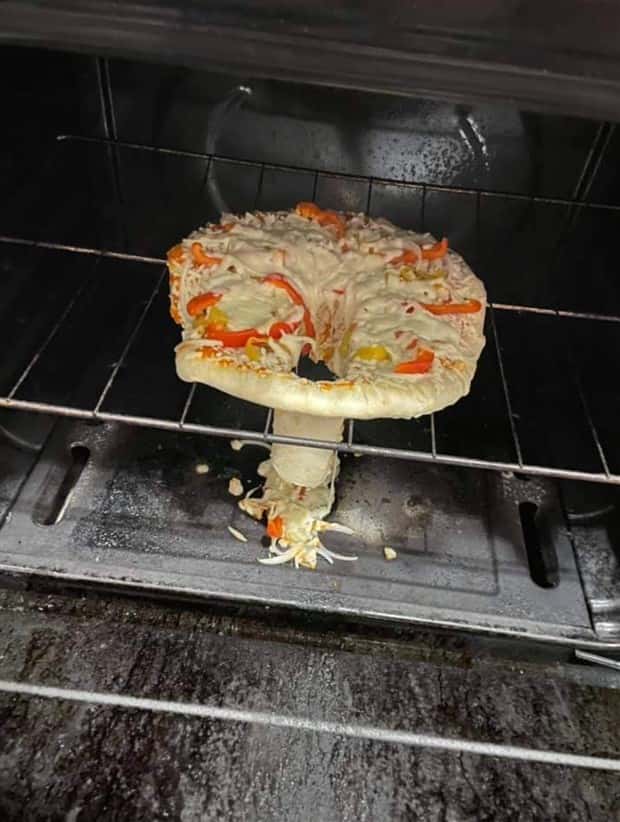30 Pizza Fails That Hit Hard (30 photos)
