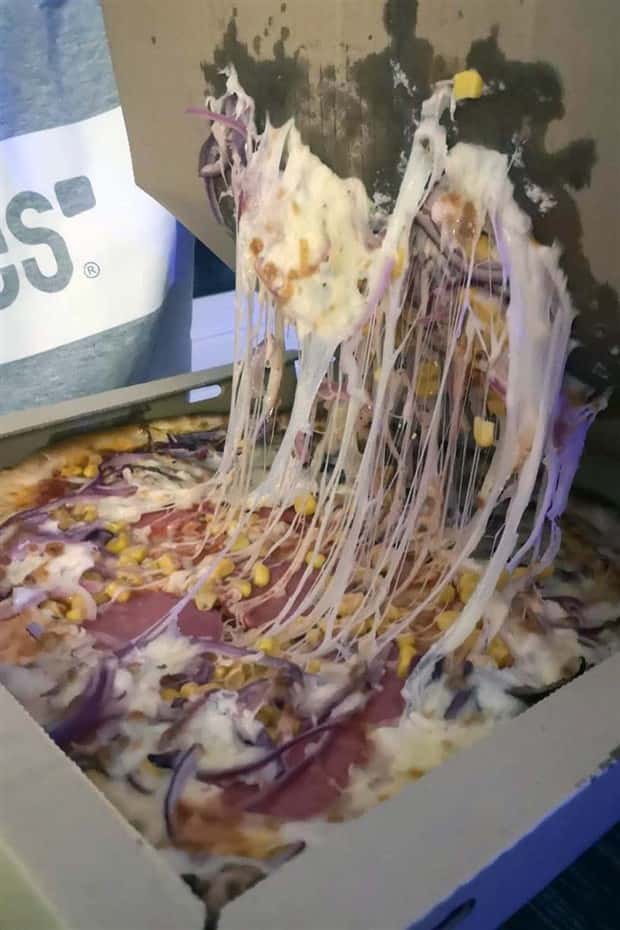 30 Pizza Fails That Hit Hard (30 photos)