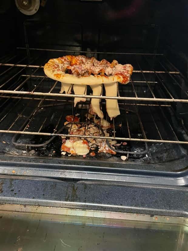 30 Pizza Fails That Hit Hard (30 photos)