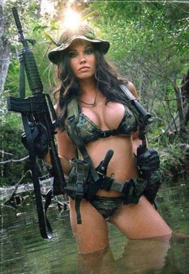 Hot Girls with Guns #19 (22 photos)