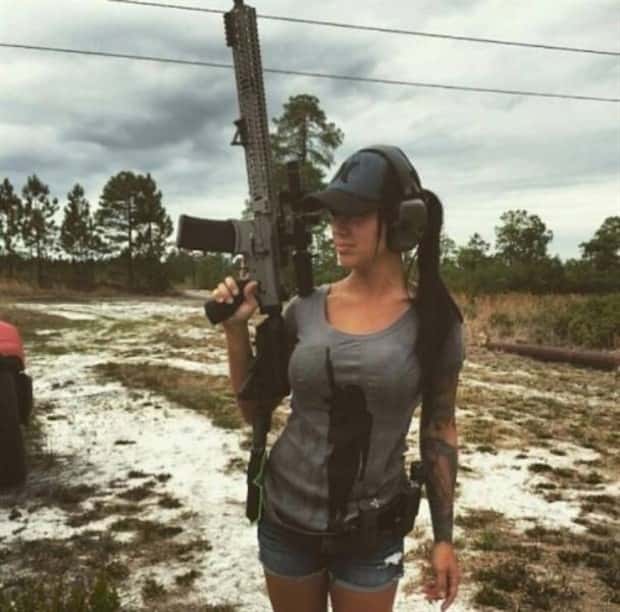 Hot Girls with Guns #19 (22 photos)