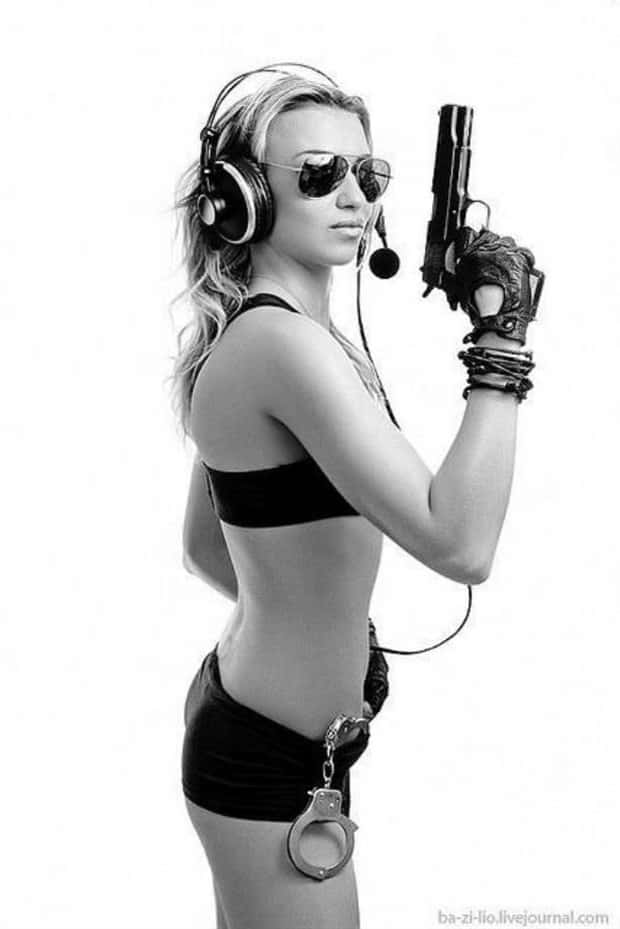 Hot Girls with Guns #19 (22 photos)