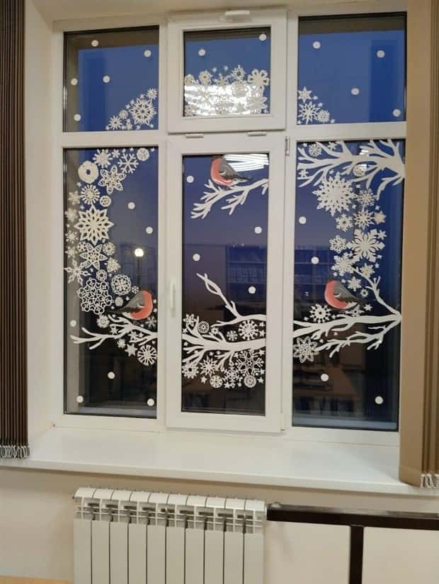 30 Holiday Windows And Balconies As Art (30 photos)