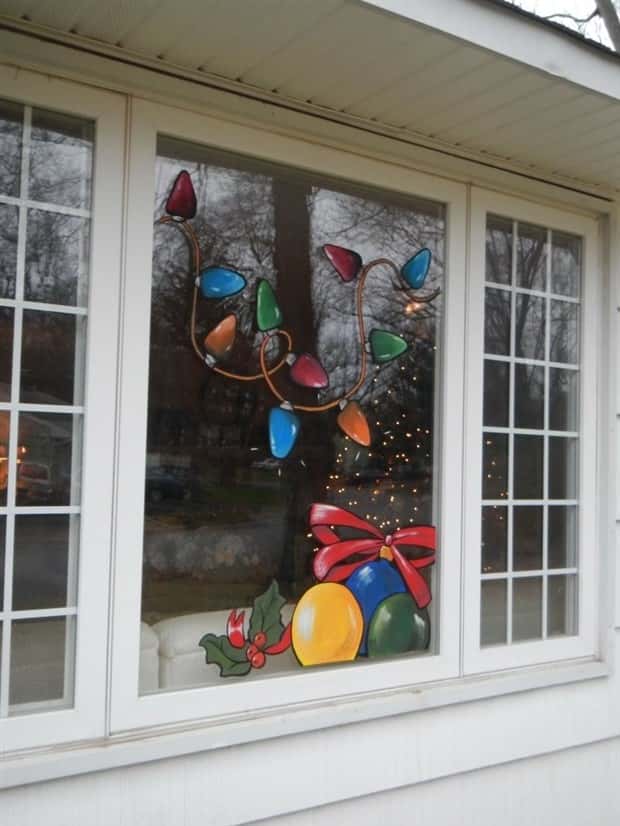 30 Holiday Windows And Balconies As Art (30 photos)
