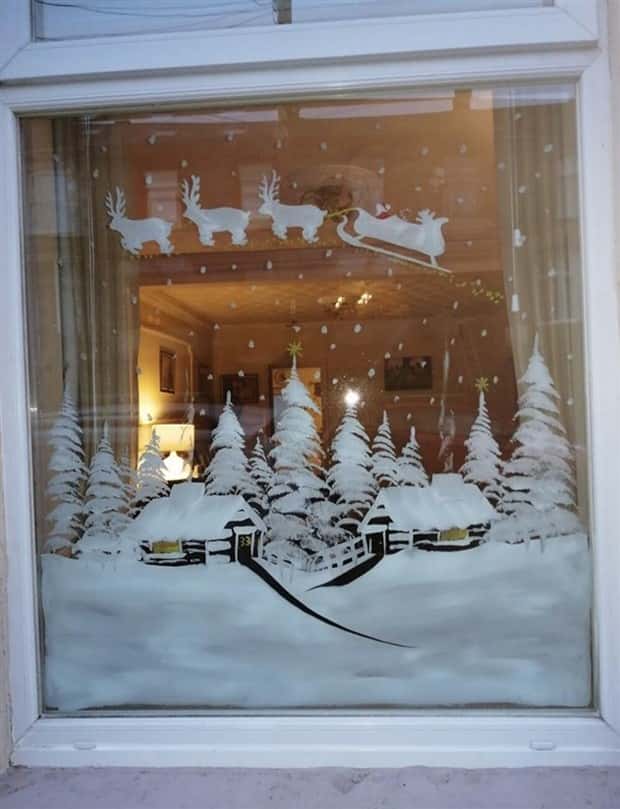 30 Holiday Windows And Balconies As Art (30 photos)