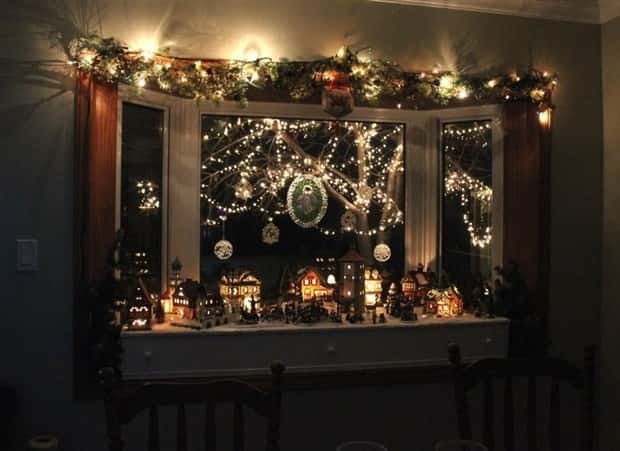 30 Holiday Windows And Balconies As Art (30 photos)